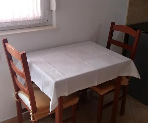 By The Sea - 13918 特罗吉尔