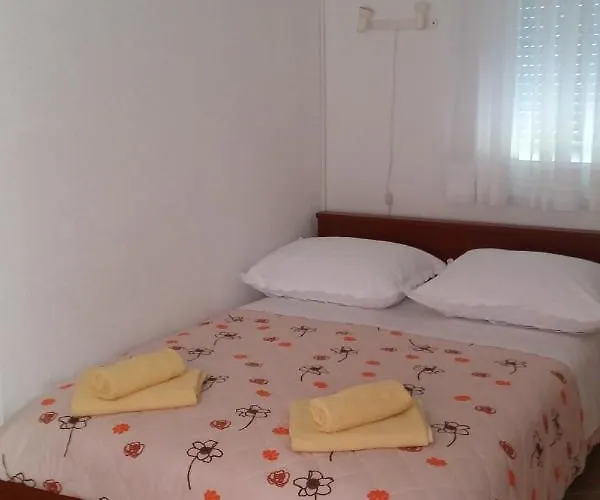 By The Sea - 13918 特罗吉尔